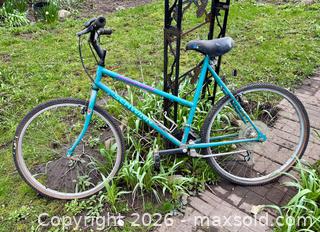 MaxSold Auction: Vintage SCHWINN Woodlands Bicycle - Welland (Ontario, Canada) SELLER MANAGED Estate Sale Online Auction - East Main Street