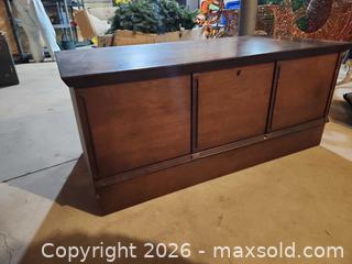 MaxSold Auction: Cedar Chest. C - London (Ontario, Canada) PARTNER MANAGED Moving Online Auction -  Crane Avenue
