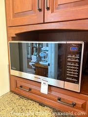 MaxSold Auction: Microwave A - London (Ontario, Canada) PARTNER MANAGED Moving Online Auction -  Crane Avenue