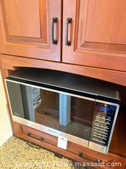 MaxSold Auction: Microwave A - London (Ontario, Canada) PARTNER MANAGED Moving Online Auction -  Crane Avenue