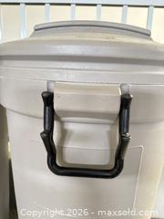 MaxSold Auction: Rubbermaid Garbage Cans A - London (Ontario, Canada) PARTNER MANAGED Moving Online Auction -  Crane Avenue