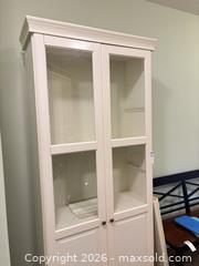 MaxSold Auction: White Cabinet C - London (Ontario, Canada) PARTNER MANAGED Moving Online Auction -  Crane Avenue