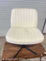 MaxSold Auction: Mid-Century Modern Off-White Swivel Accent Chair - North Las Vegas (Nevada, USA) SELLER MANAGED Reseller Online Auction -  Rockpebble Avenue