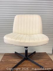 MaxSold Auction: Mid-Century Modern Off-White Swivel Accent Chair - North Las Vegas (Nevada, USA) SELLER MANAGED Reseller Online Auction -  Rockpebble Avenue