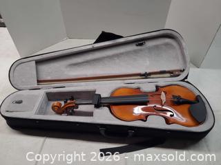 MaxSold Auction: 4/4 (Full Size) RHYTHM Violin — Brown/Amber, Case & Bow - Toronto (Ontario, Canada) PARTNER MANAGED Reseller Online Auction - Queen Street West