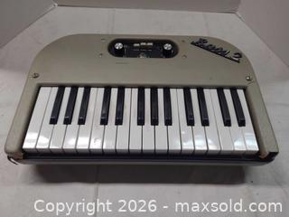 MaxSold Auction: Hohner Bass 2 24-Key Electric Bass Keyboard, Beige - Toronto (Ontario, Canada) PARTNER MANAGED Reseller Online Auction - Queen Street West