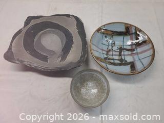 MaxSold Auction: Lot of 3 Handmade Ceramic & Slate Decorative Pieces - Toronto (Ontario, Canada) PARTNER MANAGED Reseller Online Auction - Queen Street West