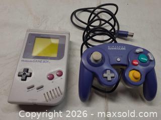 MaxSold Auction: Nintendo Game Boy DMG-01 and GameCube Wired Controller - Toronto (Ontario, Canada) PARTNER MANAGED Reseller Online Auction - Queen Street West