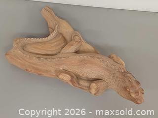 MaxSold Auction: Large 20" Iguana Hand Carved Wooden Sculpture Statue - Toronto (Ontario, Canada) PARTNER MANAGED Reseller Online Auction - Queen Street West