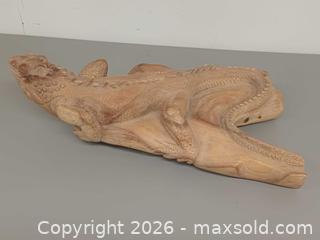 MaxSold Auction: Large 20" Iguana Hand Carved Wooden Sculpture Statue - Toronto (Ontario, Canada) PARTNER MANAGED Reseller Online Auction - Queen Street West