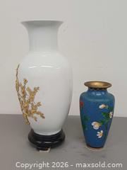 MaxSold Auction: Vintage Chinese Porcelain Vase & Cloisonne Enamel Vase  - Toronto (Ontario, Canada) PARTNER MANAGED Reseller Online Auction - Queen Street West
