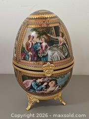 MaxSold Auction: Vintage Sovereign Fine China Hand painted Decorative Porcelain Egg - Toronto (Ontario, Canada) PARTNER MANAGED Reseller Online Auction - Queen Street West