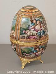 MaxSold Auction: Vintage Sovereign Fine China Hand painted Decorative Porcelain Egg - Toronto (Ontario, Canada) PARTNER MANAGED Reseller Online Auction - Queen Street West