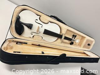 MaxSold Auction: Cecilio 4/4 White Violin with Case and Bow - Richmond (British Columbia, Canada) SELLER MANAGED Downsizing Online Auction -  Bridgeport Road