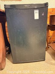 MaxSold Auction: Danby Bar Fridge - Oakville (Ontario, Canada) PARTNER MANAGED Downsizing Online Auction - All Saints Crescent