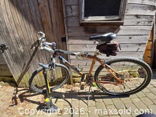 MaxSold Auction: Devinci Saguaro Bicycle, Schwinn Lock, TopPeak Bicycle Pump - Oakville (Ontario, Canada) PARTNER MANAGED Downsizing Online Auction - All Saints Crescent