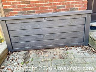MaxSold Auction: Outdoor Resin Storage Deck Box - Oakville (Ontario, Canada) PARTNER MANAGED Downsizing Online Auction - All Saints Crescent