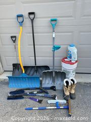 MaxSold Auction: Winter Lot: Snow Shovels, Alaskan Ice Melter, Car Snow Brushes, Ice Scrapers & Boots - Oakville (Ontario, Canada) PARTNER MANAGED Downsizing Online Auction - All Saints Crescent