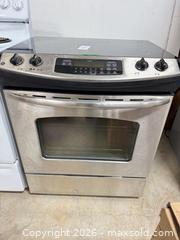 MaxSold Auction: GE Electric Oven - King (Ontario, Canada) PARTNER MANAGED Downsizing Online Auction - Graham Sideroad