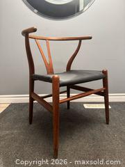 MaxSold Auction: MCM  Hans Wagner CH24 Wishbone Oak and Leather Chair  - Toronto (Ontario, Canada) SELLER MANAGED Reseller Online Auction - Kempsell Crescent