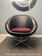 MaxSold Auction: MCM Overman Pod Swivel Chair - Toronto (Ontario, Canada) SELLER MANAGED Reseller Online Auction - Kempsell Crescent