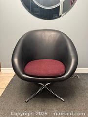 MaxSold Auction: MCM Overman Pod Swivel Chair - Toronto (Ontario, Canada) SELLER MANAGED Reseller Online Auction - Kempsell Crescent