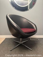 MaxSold Auction: MCM Overman Pod Swivel Chair - Toronto (Ontario, Canada) SELLER MANAGED Reseller Online Auction - Kempsell Crescent