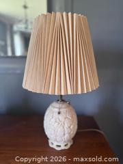 MaxSold Auction: Vintage Aladdin Alacite table lamp  - Toronto (Ontario, Canada) SELLER MANAGED Reseller Online Auction - Kempsell Crescent