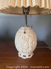MaxSold Auction: Vintage Aladdin Alacite table lamp  - Toronto (Ontario, Canada) SELLER MANAGED Reseller Online Auction - Kempsell Crescent