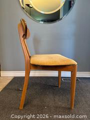 MaxSold Auction: vintage mid-century modern accent side chair - Toronto (Ontario, Canada) SELLER MANAGED Reseller Online Auction - Kempsell Crescent