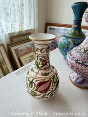 MaxSold Auction: Vases B - Montgomery (New Jersey, USA) PARTNER MANAGED Downsizing Online Auction - Bedford Drive