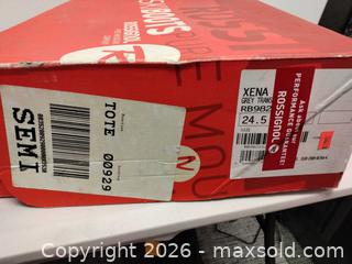 MaxSold Auction: Rossignol Xena X 50 Women's Ski Boots, Size 24.5 - Irvine (California, USA) SELLER MANAGED Downsizing Online Auction - Jeronimo Road