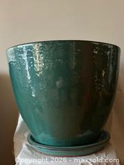 MaxSold Auction: Very large glazed plant pot - Ottawa (Ontario, Canada) SELLER MANAGED Charity/Fundraising Online Auction - Pauline-Charron Place