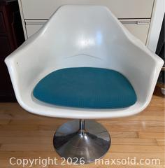 MaxSold Auction: Set of 4 MCM Tulip Chairs with chrome legs C - Surrey (British Columbia, Canada) Estate Sale Online Auction - 88 Avenue