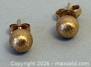 MaxSold Auction: (2) Pair of GOLD Earrings-Marked - Toronto (Ontario, Canada) SELLER MANAGED Reseller Online Auction - Chesswood Drive