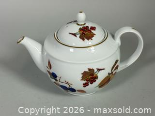 MaxSold Auction: (4) ROYAL WORCESTER Items  - Toronto (Ontario, Canada) SELLER MANAGED Reseller Online Auction - Chesswood Drive
