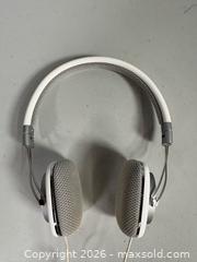 MaxSold Auction: BOWERS & WILKINS, MICROSOFT, and SONY MDR-XB450 Headphones  - Toronto (Ontario, Canada) SELLER MANAGED Reseller Online Auction - Chesswood Drive