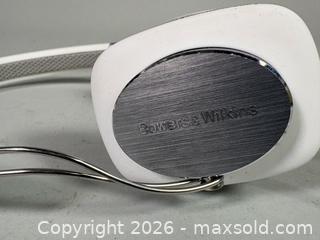 MaxSold Auction: BOWERS & WILKINS, MICROSOFT, and SONY MDR-XB450 Headphones  - Toronto (Ontario, Canada) SELLER MANAGED Reseller Online Auction - Chesswood Drive