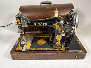 MaxSold Auction: SINGER Hand Crank Sewing Machine with Case and Key   - Toronto (Ontario, Canada) SELLER MANAGED Reseller Online Auction - Chesswood Drive