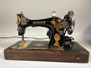 MaxSold Auction: SINGER Hand Crank Sewing Machine with Case and Key   - Toronto (Ontario, Canada) SELLER MANAGED Reseller Online Auction - Chesswood Drive