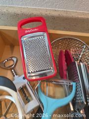 MaxSold Auction: Assorted Kitchen Utensil Set - 6-10 Pieces (Betty Crocker & Generic) - Aurora (Colorado, USA) SELLER MANAGED Estate Sale Online Auction - East Lasalle Place