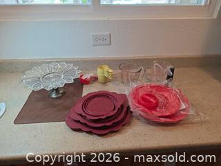 MaxSold Auction: Kitchen silicone lids, measuring cups/spoons & glass cake stand - Aurora (Colorado, USA) SELLER MANAGED Estate Sale Online Auction - East Lasalle Place