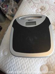 MaxSold Auction: Set of 2 White & Gray Microfiber Shag Bath Mats 16 x 26 in - Aurora (Colorado, USA) SELLER MANAGED Estate Sale Online Auction - East Lasalle Place