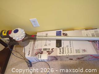 MaxSold Auction: Dyson V7 Cordless Stick Vacuum - Rechargeable Battery - Saanich (British Columbia, Canada) PARTNER MANAGED Moving Online Auction - Emily Carr Drive (CONDO)