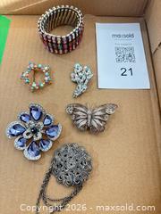 MaxSold Auction: Vintage Silver-Tone Filigree Brooches, Bracelet & Necklace Set - Quinte West (Ontario, Canada) SELLER MANAGED Downsizing Online Auction - Rosewood Drive