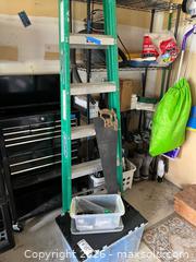MaxSold Auction: Louisville Fiberglass Single-Sided Step Ladder with Toolbox & Bins G - Richland Township (Pennsylvania, USA) PARTNER MANAGED Moving Online Auction - Winterthur Lane