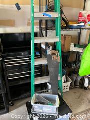 MaxSold Auction: Louisville Fiberglass Single-Sided Step Ladder with Toolbox & Bins G - Richland Township (Pennsylvania, USA) PARTNER MANAGED Moving Online Auction - Winterthur Lane