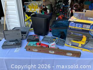 MaxSold Auction: Socket, Bit & Hand Tool Set with Soft Bag and Wood Level G - Richland Township (Pennsylvania, USA) PARTNER MANAGED Moving Online Auction - Winterthur Lane