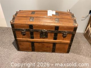 MaxSold Auction: Vintage Wood Steamer Trunk with Metal Trim & Straps DS2 - Richland Township (Pennsylvania, USA) PARTNER MANAGED Moving Online Auction - Winterthur Lane