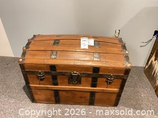 MaxSold Auction: Vintage Wood Steamer Trunk with Metal Trim & Straps DS2 - Richland Township (Pennsylvania, USA) PARTNER MANAGED Moving Online Auction - Winterthur Lane